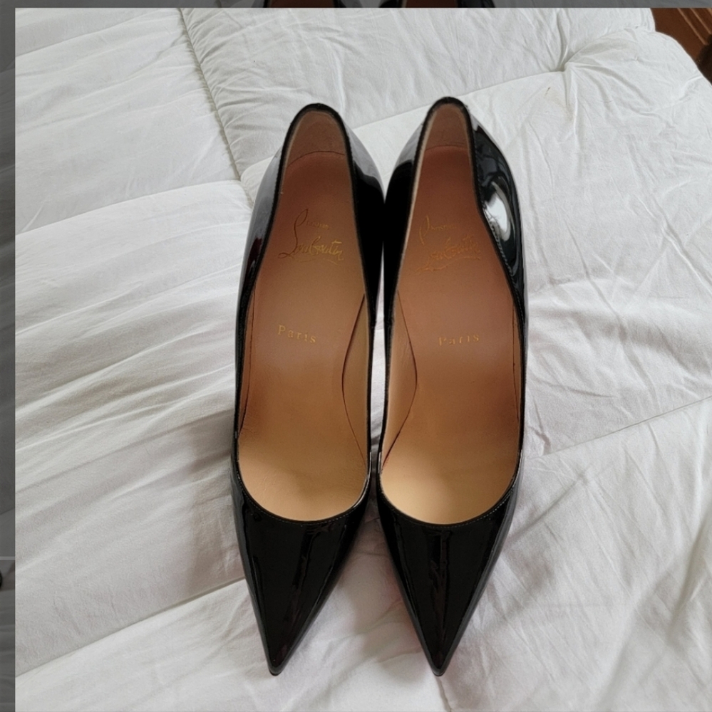 LOUBOUTIN HEELS EUROPEAN SIZE 39